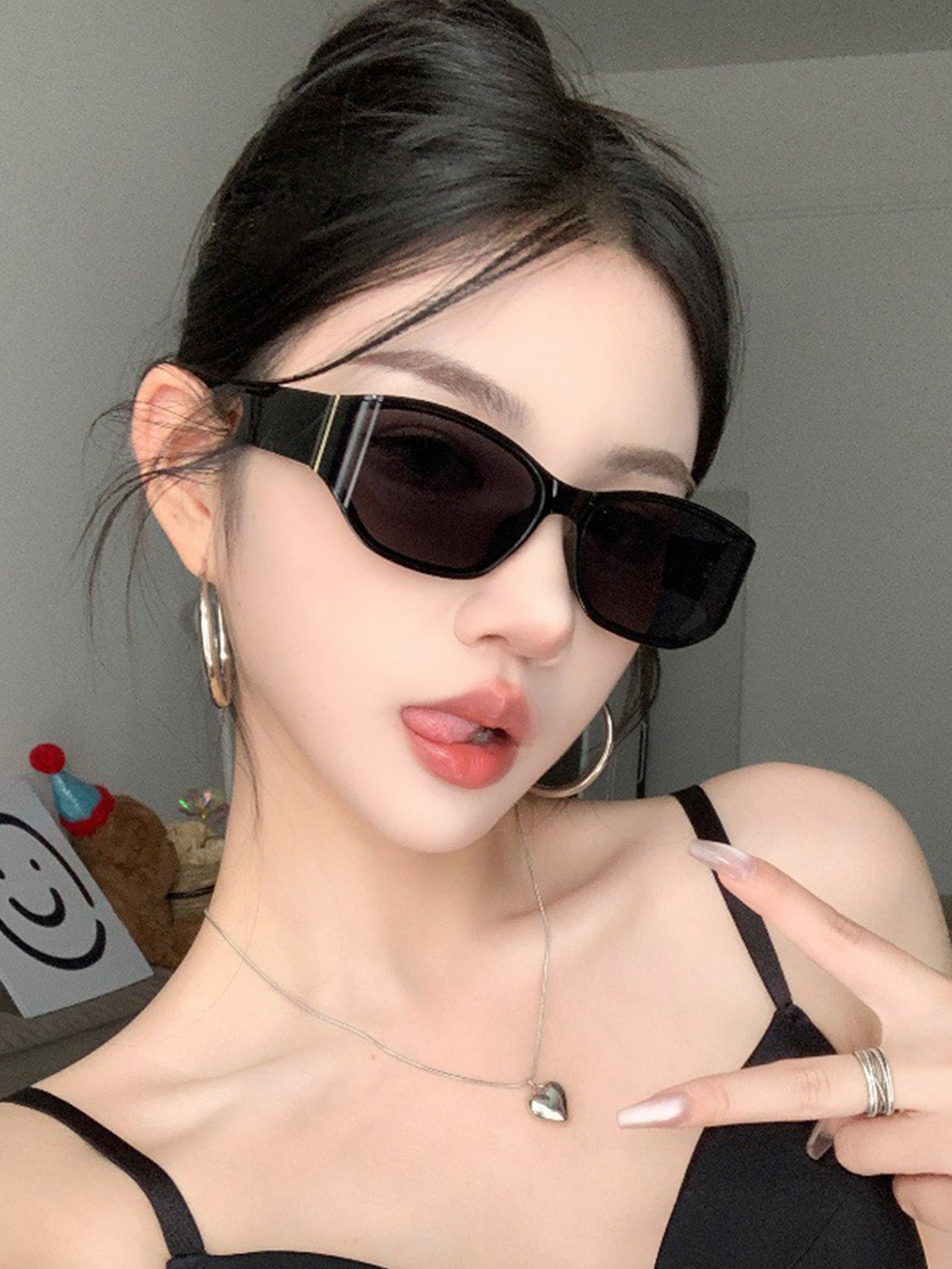 Curved Cat Eye Vintage Wavy Frame Sunglasses for Women